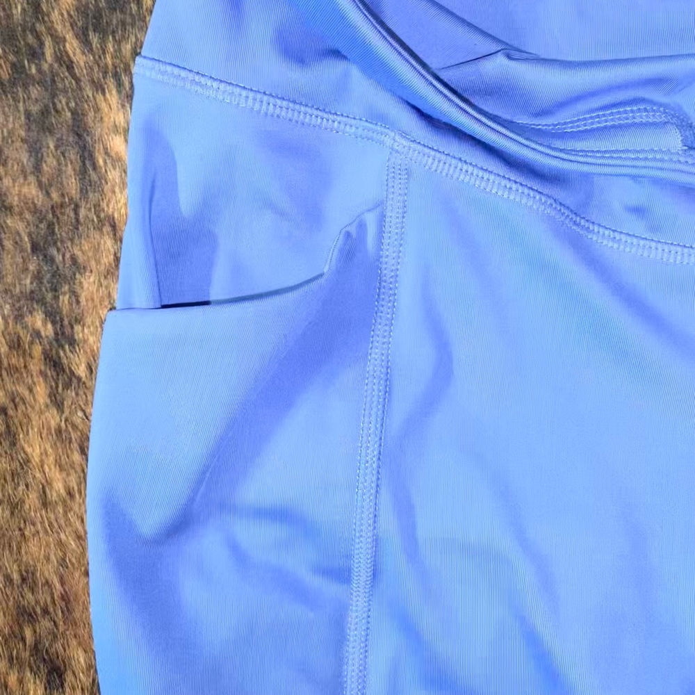 All in motion size X-Small periwinkle cropped leggings with laser cut dot design - Picture 3 of 12